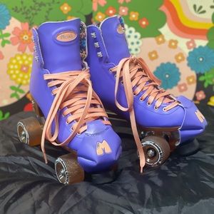 Worn once moxi beach bunny skates